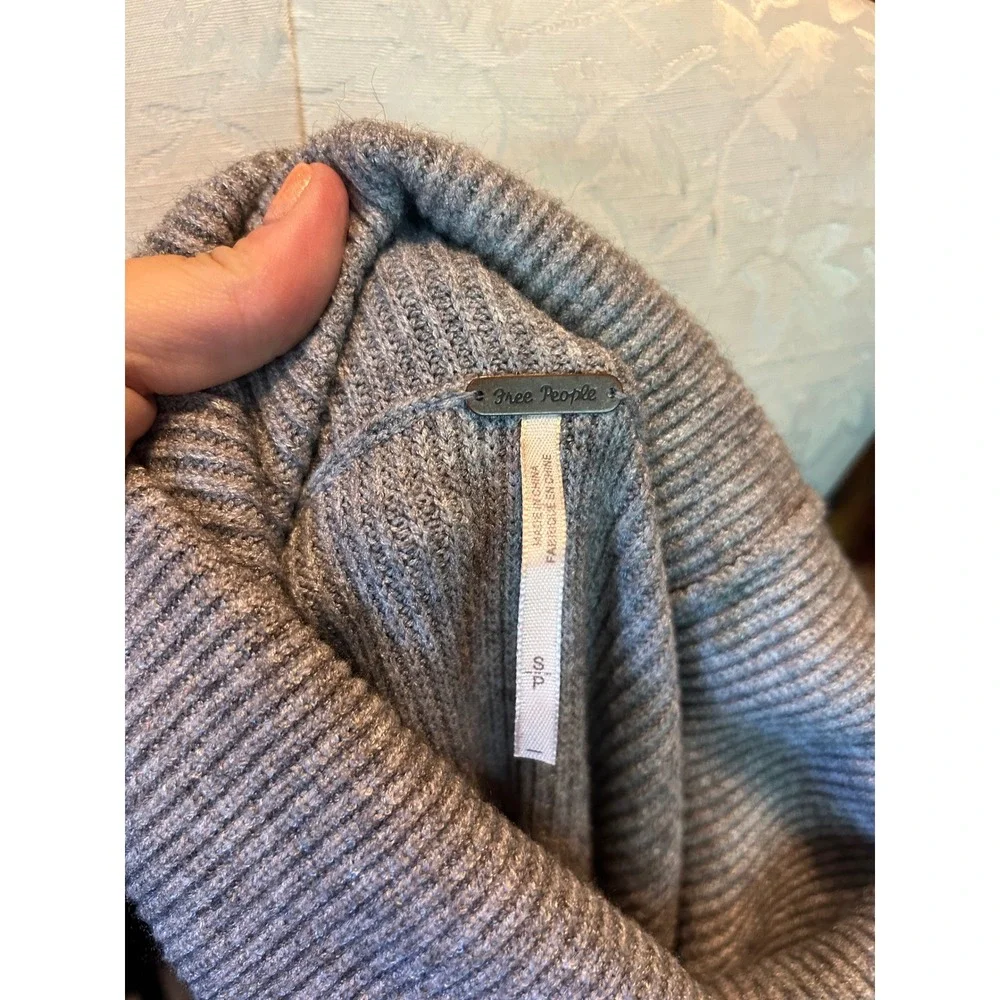 Free People Softly Structured Oversized Turtleneck Knit Sweater Grey Size S